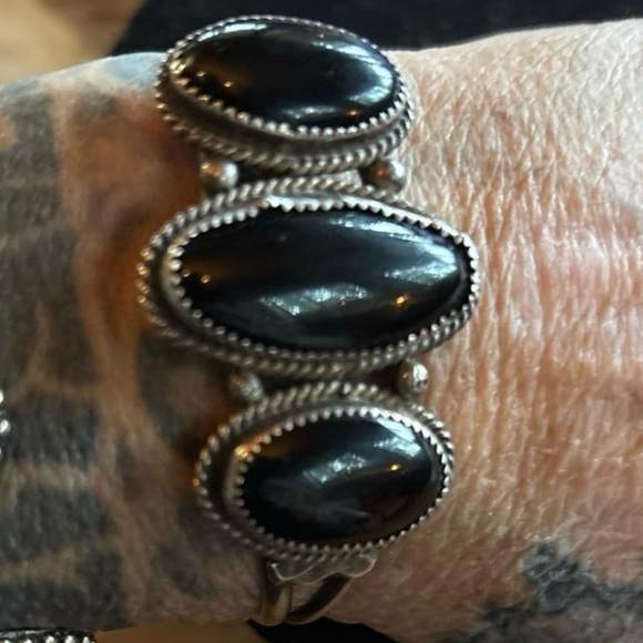 Elegant Silver and Black Stone Bracelet - Picture 6 of 9